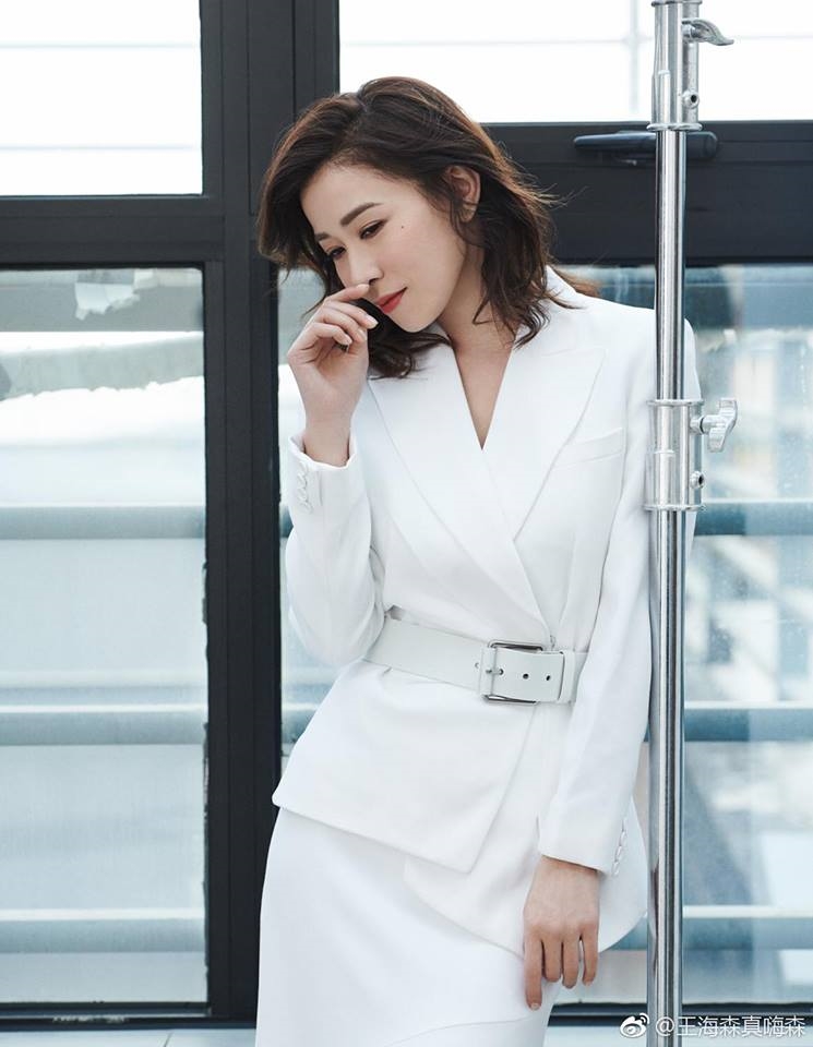 Bước qua tuổi 43, Xa Thị Mạn vẫn khiến khán giả ngây ngất vì nhan sắc