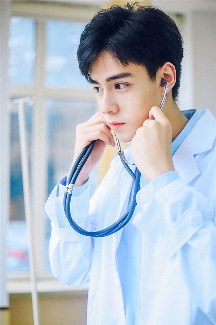 Điểm danh những gương mặt sáng giá cho vai chính phim Thơ Ngây