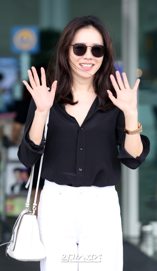 Son Ye Jin - Jung Hae In ton sur ton tại sân bay lên đường đi du lịch