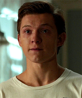 Tom Holland khóc khi xem Avengers: Infinity War