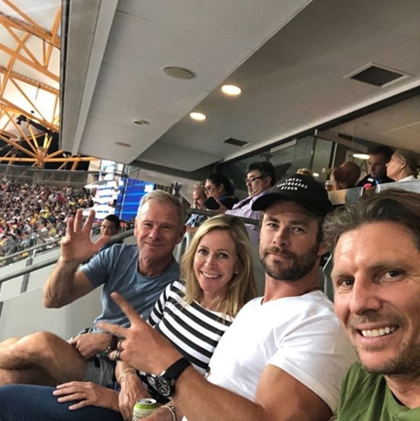 Gia đình thần sấm Chris Hemsworth