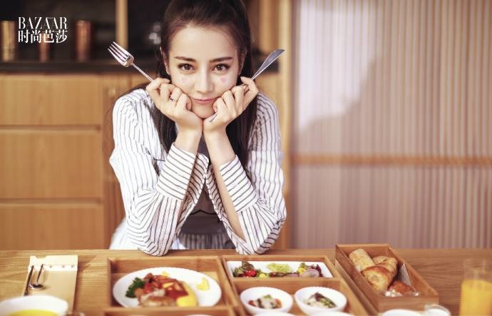 Nhan sắc xinh đẹp của Địch Lệ Nhiệt Ba chinh phục khán giả