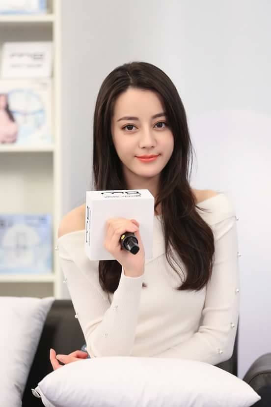 Nhan sắc xinh đẹp của Địch Lệ Nhiệt Ba chinh phục khán giả