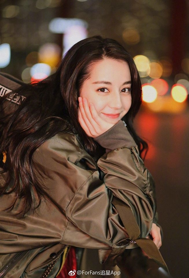 Nhan sắc xinh đẹp của Địch Lệ Nhiệt Ba chinh phục khán giả