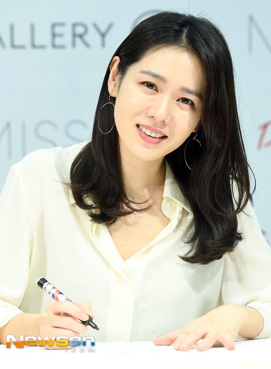  Song Hye Kyo - Son Ye Jin đốn tim fan bằng thần thái xuất sắc