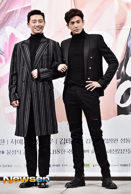 Park Hyung Sik gửi xe cà phê tới ủng hộ Park Seo Joon đóng phim mới