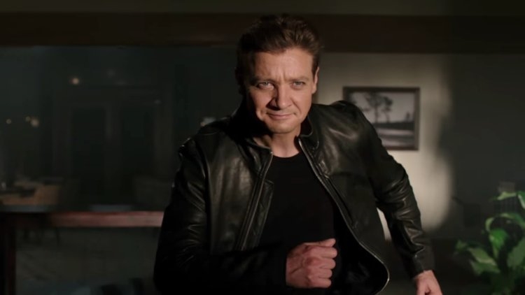 Hawkeye vắng mặt do gãy cả hai tay