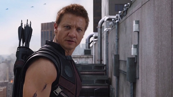 Hawkeye vắng mặt do gãy cả hai tay