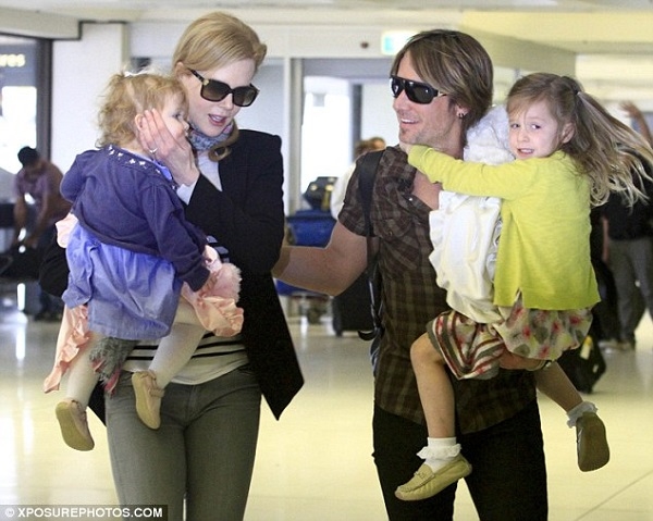 Gia đình hạnh phúc hiện tại của Nicole Kidman và ca sĩ nhạc đồng quê Keith Urban