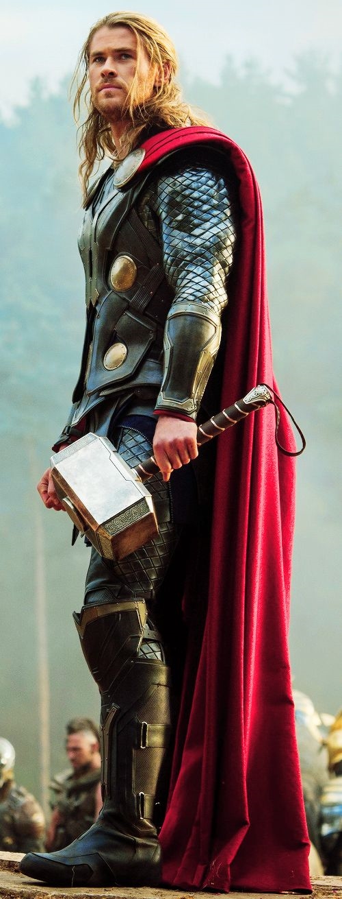 Bên cạnh Loki, anh là một trong những người kế vị xứng đáng của Asgard. Nam thần của Vũ trụ. Người đàn ông được chọn bởi Mjolnir.