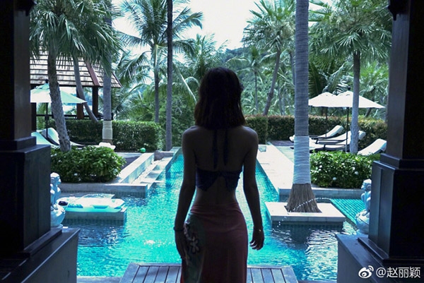 Triệu Lệ Dĩnh tái xuất ngọt ngào hết cỡ sau chuyến du lịch