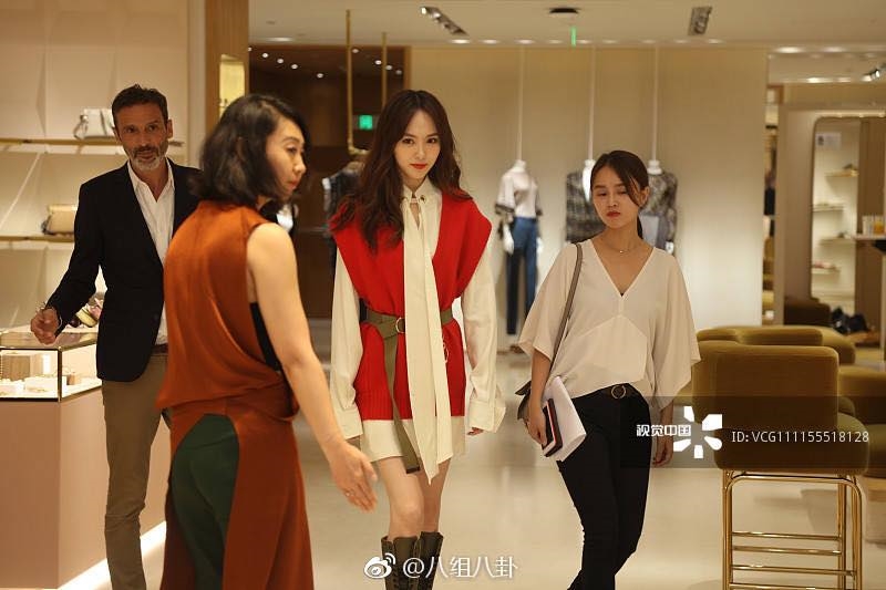 Lưu Thi Thi và Đường Yên xinh đẹp rạng ngời trong sự kiện mới