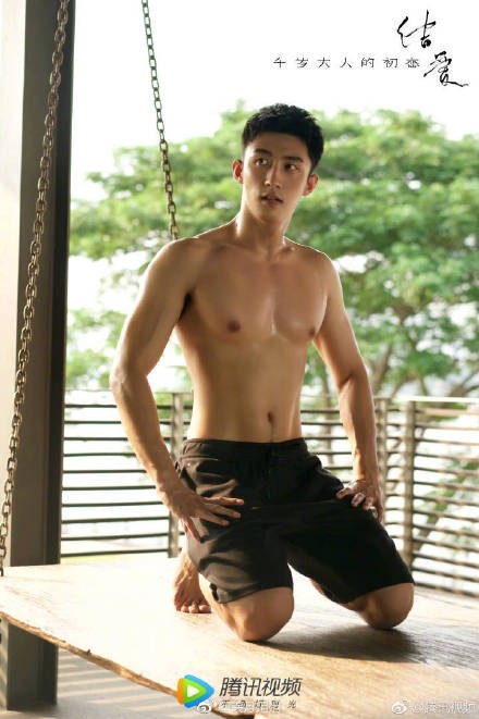 “Xịt máu mũi” với body săn chắc, quyến rũ của loạt nam thần Hoa ngữ