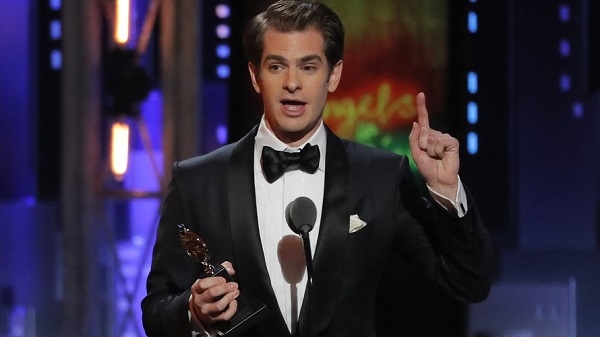 Andrew Garfield gây được tiếng vang với vai diễn đồng tính