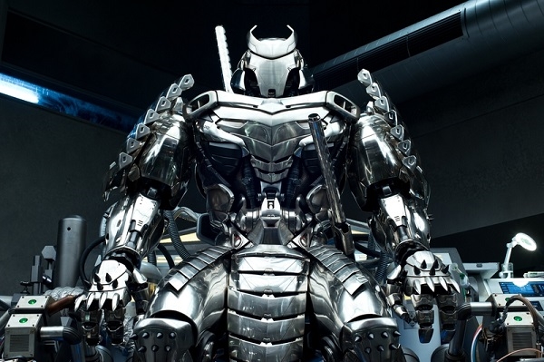 Silver Samurai thực chất là một bộ giáp
