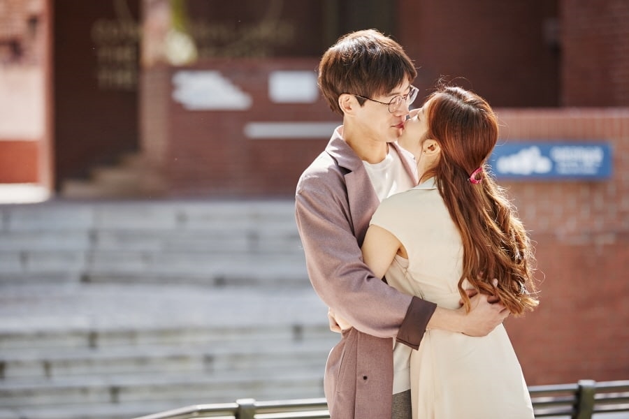 Lee Sang Yoon và Lee Sung Kyung vô cùng hòa hợp từ phim đến hậu trường