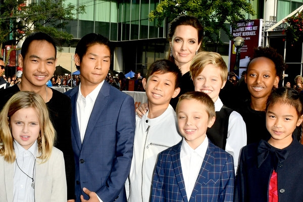 Angelina Jolie sẽ mất quyền nuôi con vào tay Brad Pitt