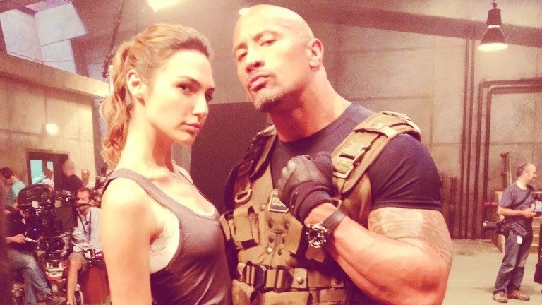 The Rock choáng váng khi nhìn lại ảnh thanh xuân