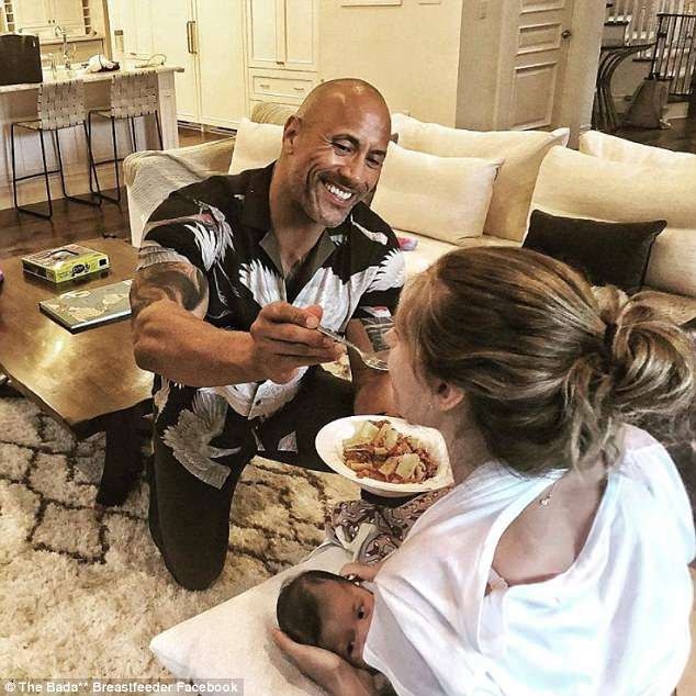 Siêu sao The Rock âu yếm đút cơm khi vợ cho con bú