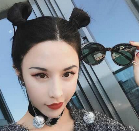 Lộ diện dung nhan cô gái bước vào phòng khách sạn cùng Hồ Nhất Thiên?