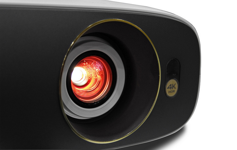 BenQ W1700 - Sự lựa chọn tuyệt vời cho người mới chơi máy chiếu 4K HDR