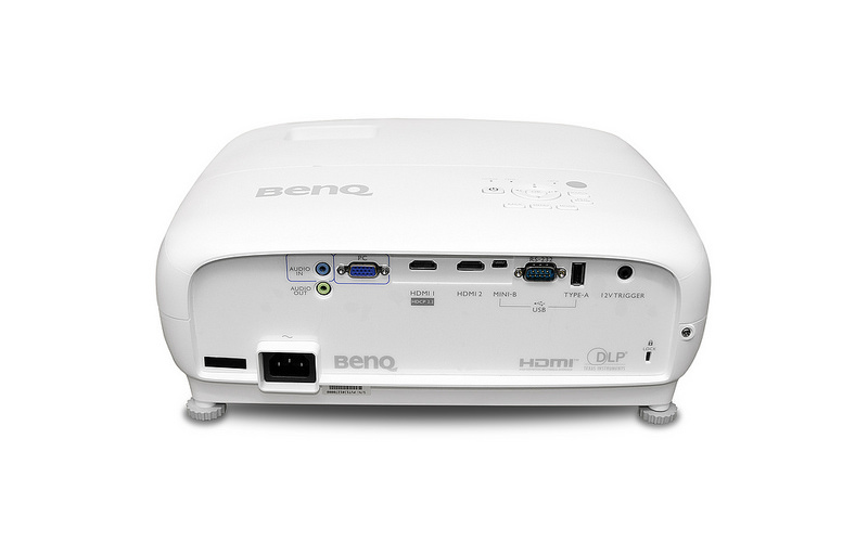 BenQ W1700 - Sự lựa chọn tuyệt vời cho người mới chơi máy chiếu 4K HDR