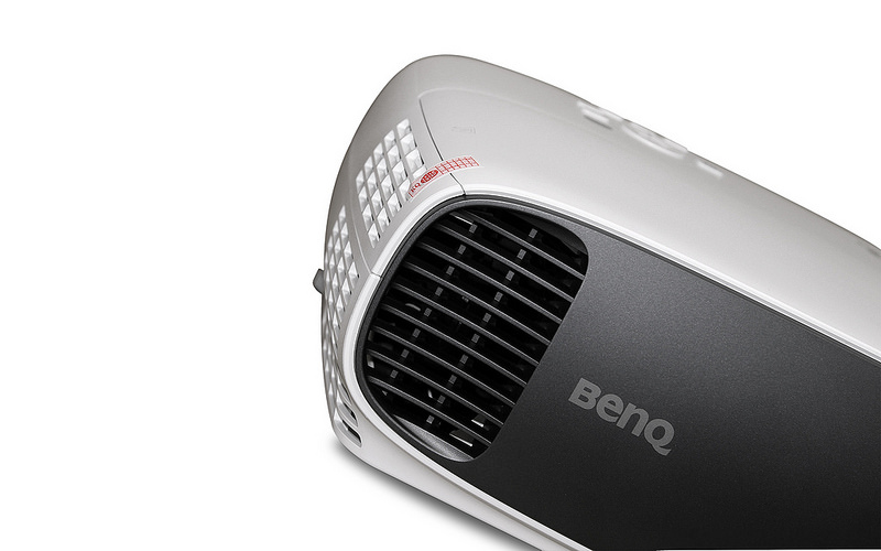 BenQ W1700 - Sự lựa chọn tuyệt vời cho người mới chơi máy chiếu 4K HDR