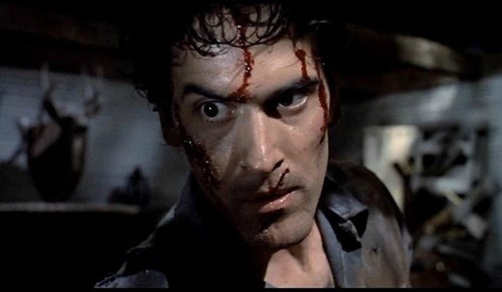 Bruce Campbell đã vào vai Ash suốt 3 phần phim.