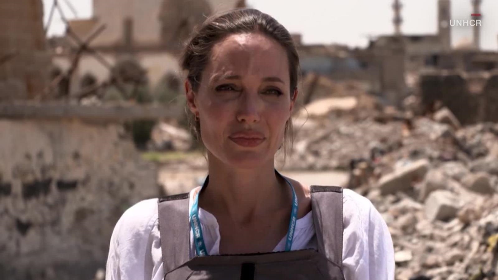 Angelina Jolie đến thăm Mosul - thành phố điêu tàn bị IS tàn phá