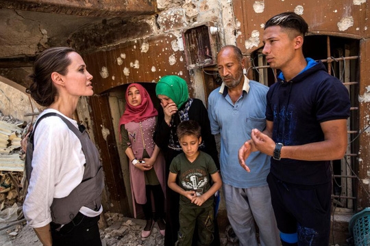 Angelina Jolie đến thăm Mosul - thành phố điêu tàn bị IS tàn phá