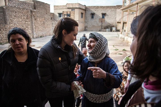 Angelina Jolie đến thăm Mosul - thành phố điêu tàn bị IS tàn phá