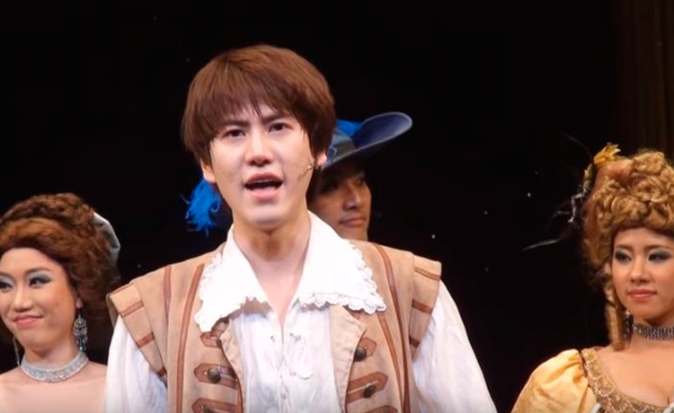Những idol Hàn Quốc tỏa sáng với nghề tay trái được công nhận