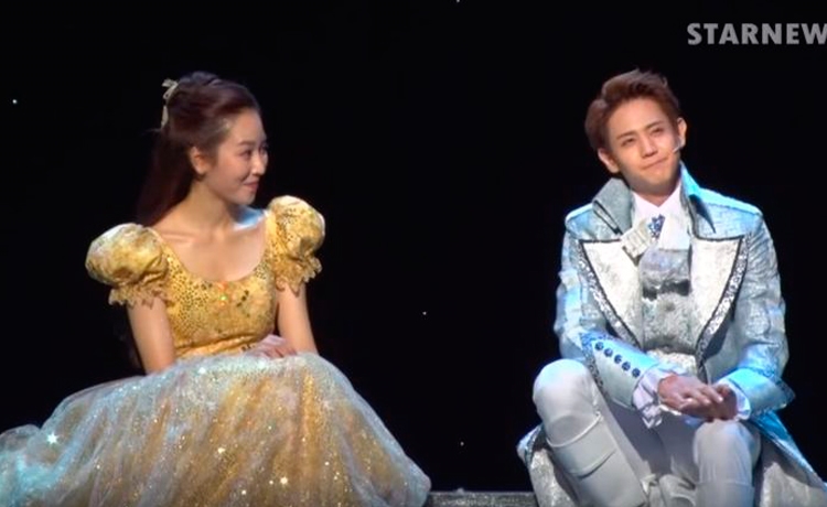 Những idol Hàn Quốc tỏa sáng với nghề tay trái được công nhận