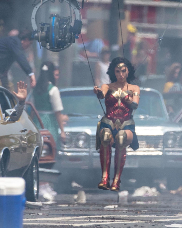 Hậu trường Wonder Woman 2: lộ diện dấu vết máy bay vô hình