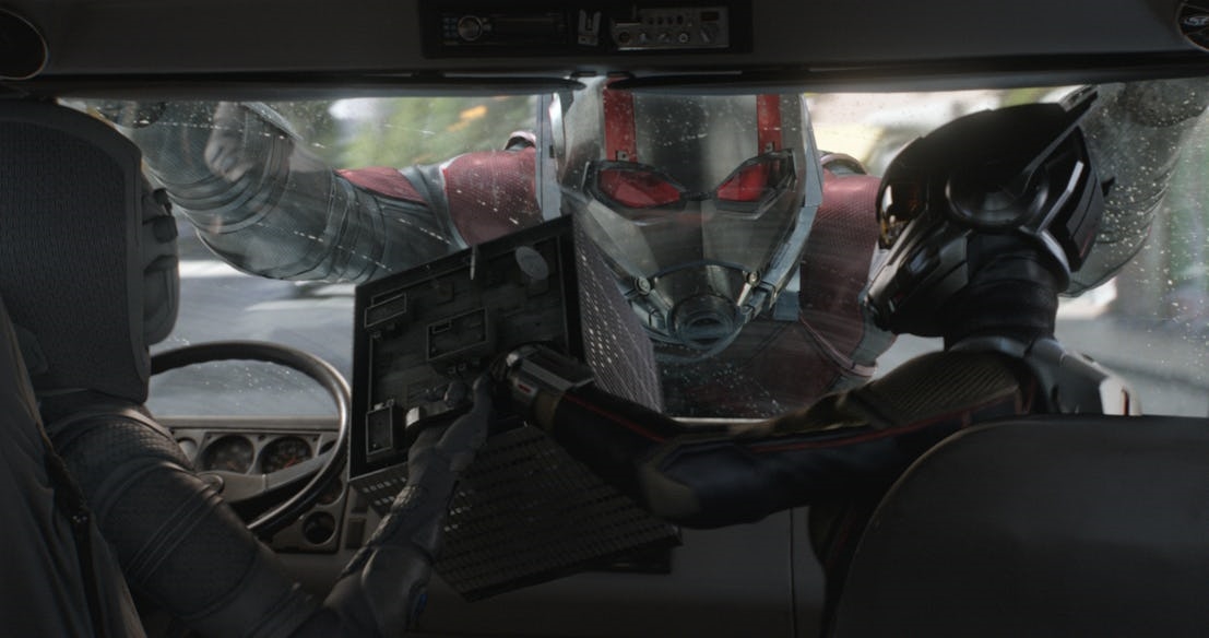 Cận cảnh kẻ phản diện The Ghost trong Ant-Man and the Wasp