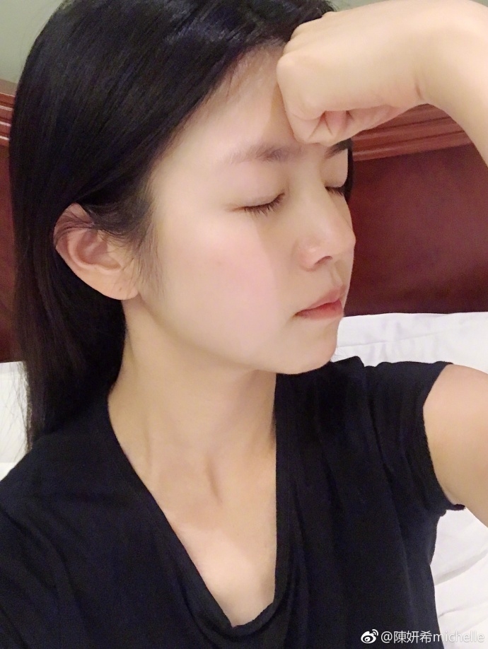 Trần Nghiên Hy đốn tim fan vì khoe mặt mộc đẹp hơn cả lúc trang điểm