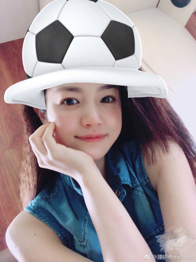 Trần Nghiên Hy đốn tim fan vì khoe mặt mộc đẹp hơn cả lúc trang điểm