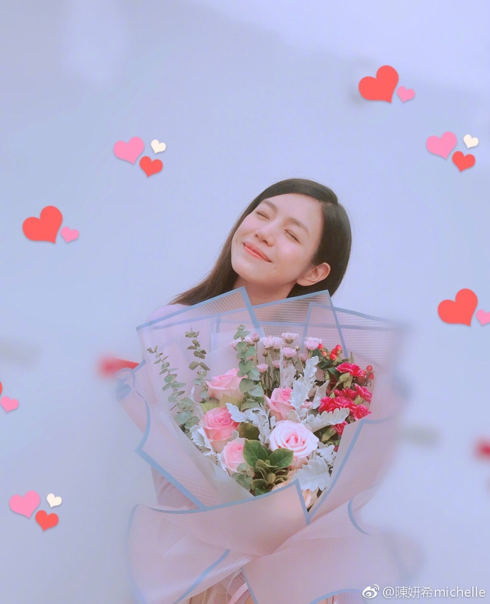 Trần Nghiên Hy đốn tim fan vì khoe mặt mộc đẹp hơn cả lúc trang điểm