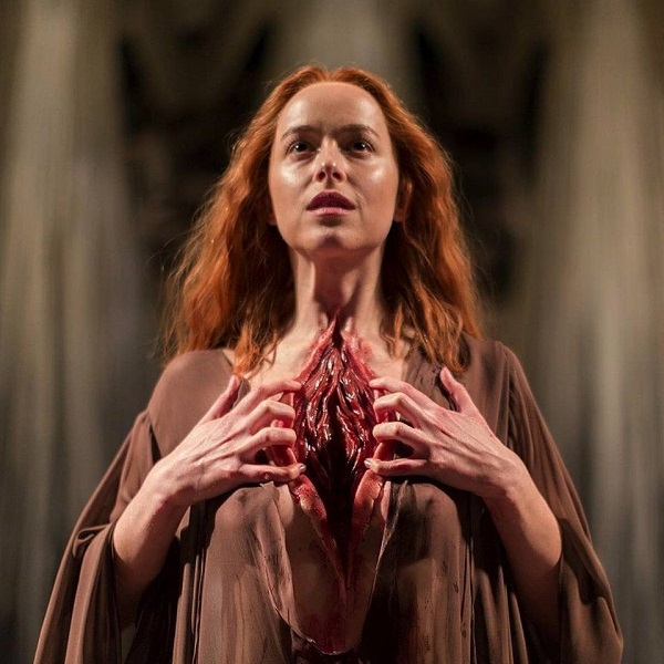 Dakota Johnson tái xuất với tác phẩm kinh dị 'Suspiria'