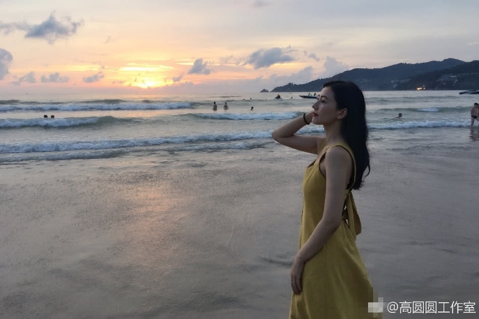 Triệu Hựu Đình gây bão vì sân bay đón Cao Viên Viên
