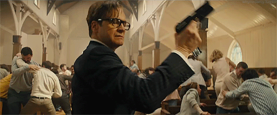 Colin Firth còn “chiêu đãi” khán giả những pha hành động cực ngầu và không kém phần đẹp mắt.
