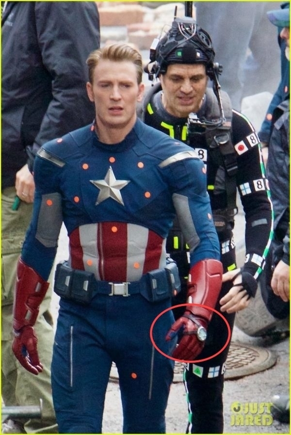 Captain America chết trong vòng tay Iron Man