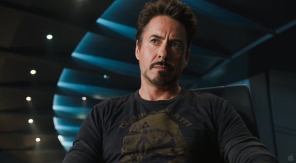 Nam diễn viên Avengers mặc đẹp từ phim đến đời thực