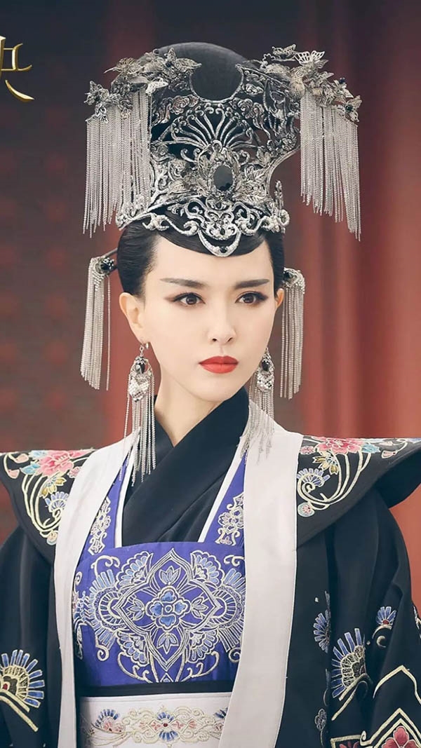 Những kiểu tóc nhìn thôi đã thấy đau cổ của dàn mỹ nhân Hoa ngữ