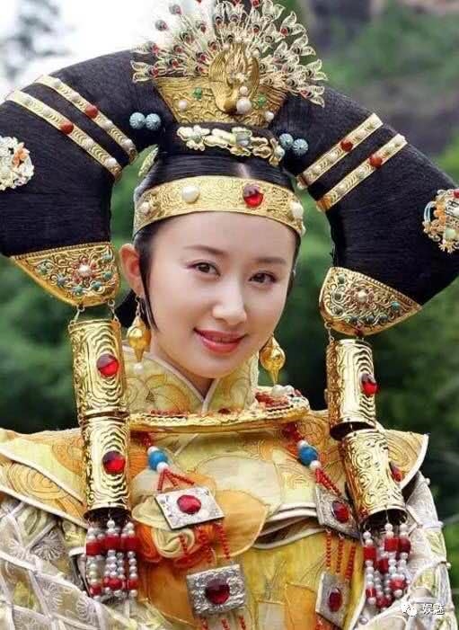Những kiểu tóc nhìn thôi đã thấy đau cổ của dàn mỹ nhân Hoa ngữ