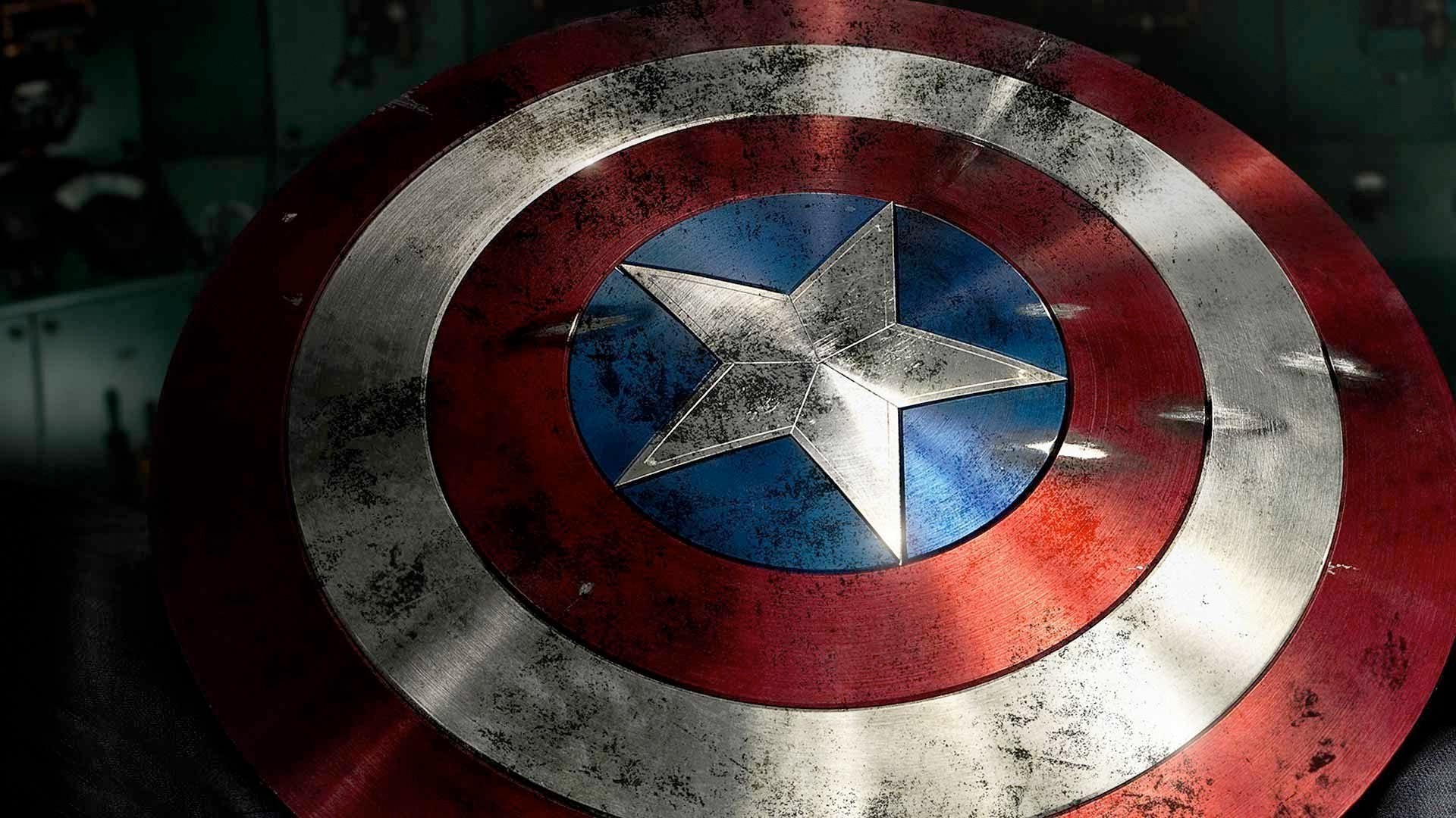Kiếm ánh sáng của Jedi có thể chém nát khiên của Captain America
