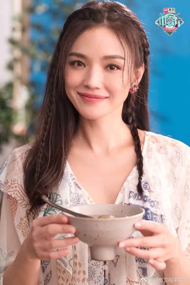 Ngỡ ngàng với vẻ đẹp tựa nữ thần của Thư Kỳ ở tuổi 42