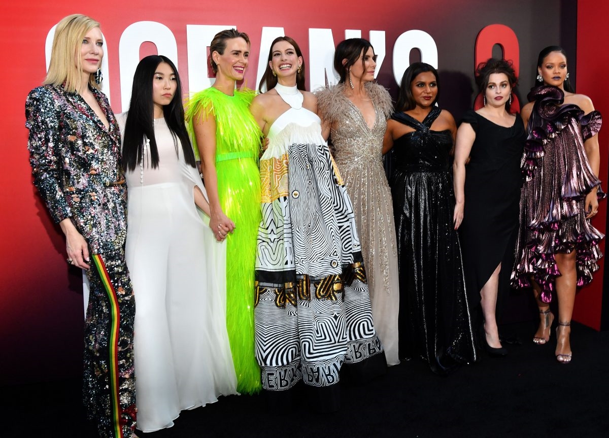Anne Hathaway bơm sữa mẹ và cho con bú trên trường quay Ocean's 8