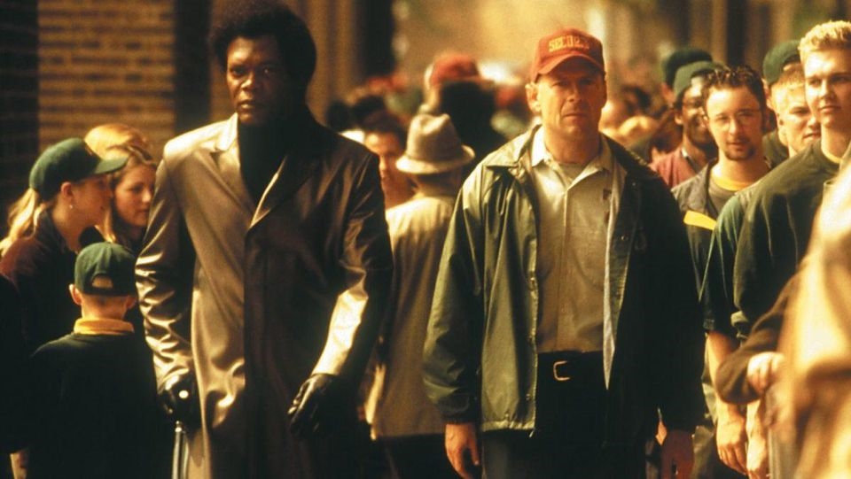 Đạo diễn Shyamalan tung poster ấn tượng cho 'Glass'