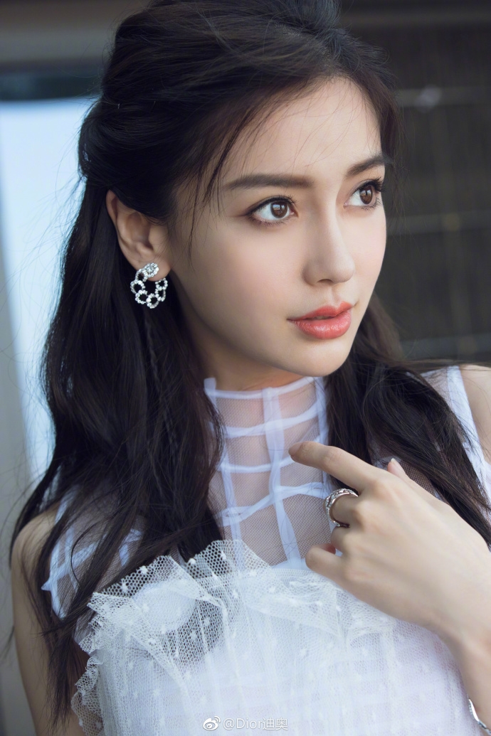 AngelaBaby bị tố bất hiếu, không dự lễ mừng thọ bà Huỳnh Hiểu Minh